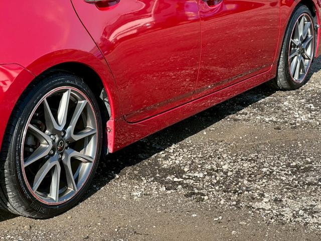 プリウス Ｓツーリングセレクション・Ｇ’ｓ　社外ナビ（ＡＭ／ＦＭ／ＨＤＭＩ／フルセグＴＶ／Ｂｌｕｅｔｏｏｔｈ）バックカメラ　オプション１８ｉｎｃＡＷ　盗難防止システム　キーレス　電動格納ミラー　ＨＩＤ　オートライト　オートエアコン（31枚目）