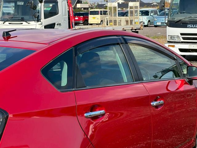 プリウス Ｓツーリングセレクション・Ｇ’ｓ　社外ナビ（ＡＭ／ＦＭ／ＨＤＭＩ／フルセグＴＶ／Ｂｌｕｅｔｏｏｔｈ）バックカメラ　オプション１８ｉｎｃＡＷ　盗難防止システム　キーレス　電動格納ミラー　ＨＩＤ　オートライト　オートエアコン（32枚目）