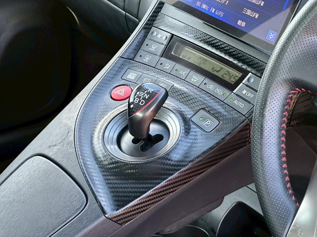 プリウス Ｓツーリングセレクション・Ｇ’ｓ　社外ナビ（ＡＭ／ＦＭ／ＨＤＭＩ／フルセグＴＶ／Ｂｌｕｅｔｏｏｔｈ）バックカメラ　オプション１８ｉｎｃＡＷ　盗難防止システム　キーレス　電動格納ミラー　ＨＩＤ　オートライト　オートエアコン（37枚目）