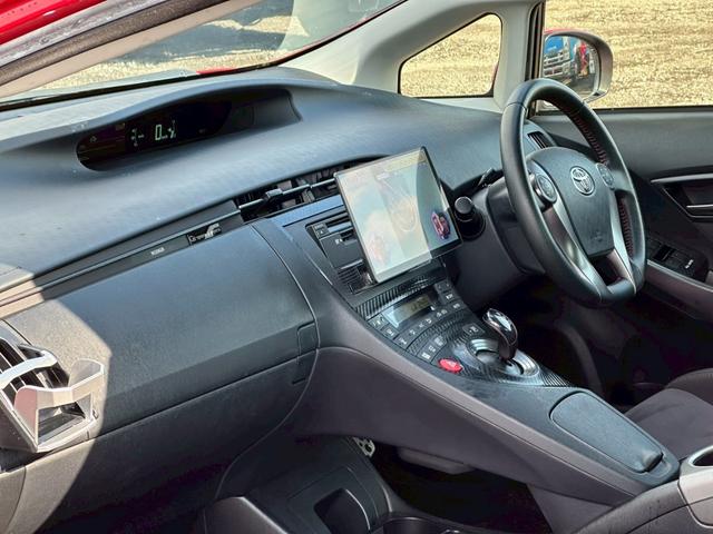 プリウス Ｓツーリングセレクション・Ｇ’ｓ　社外ナビ（ＡＭ／ＦＭ／ＨＤＭＩ／フルセグＴＶ／Ｂｌｕｅｔｏｏｔｈ）バックカメラ　オプション１８ｉｎｃＡＷ　盗難防止システム　キーレス　電動格納ミラー　ＨＩＤ　オートライト　オートエアコン（46枚目）