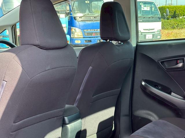 プリウス Ｓツーリングセレクション・Ｇ’ｓ　社外ナビ（ＡＭ／ＦＭ／ＨＤＭＩ／フルセグＴＶ／Ｂｌｕｅｔｏｏｔｈ）バックカメラ　オプション１８ｉｎｃＡＷ　盗難防止システム　キーレス　電動格納ミラー　ＨＩＤ　オートライト　オートエアコン（49枚目）