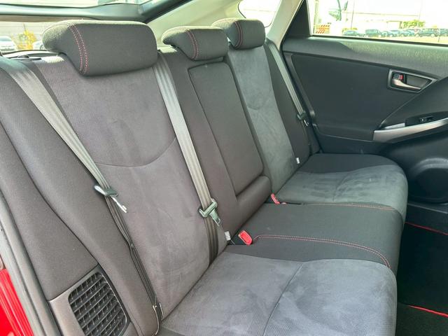 プリウス Ｓツーリングセレクション・Ｇ’ｓ　社外ナビ（ＡＭ／ＦＭ／ＨＤＭＩ／フルセグＴＶ／Ｂｌｕｅｔｏｏｔｈ）バックカメラ　オプション１８ｉｎｃＡＷ　盗難防止システム　キーレス　電動格納ミラー　ＨＩＤ　オートライト　オートエアコン（52枚目）
