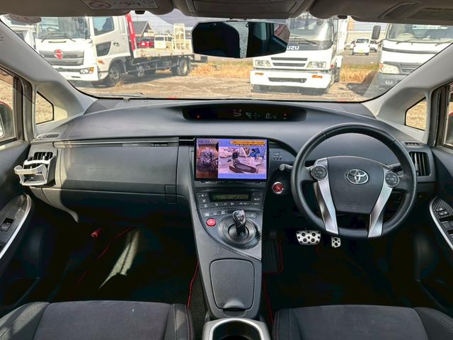 プリウス Ｓツーリングセレクション・Ｇ’ｓ　社外ナビ（ＡＭ／ＦＭ／ＨＤＭＩ／フルセグＴＶ／Ｂｌｕｅｔｏｏｔｈ）バックカメラ　オプション１８ｉｎｃＡＷ　盗難防止システム　キーレス　電動格納ミラー　ＨＩＤ　オートライト　オートエアコン（54枚目）