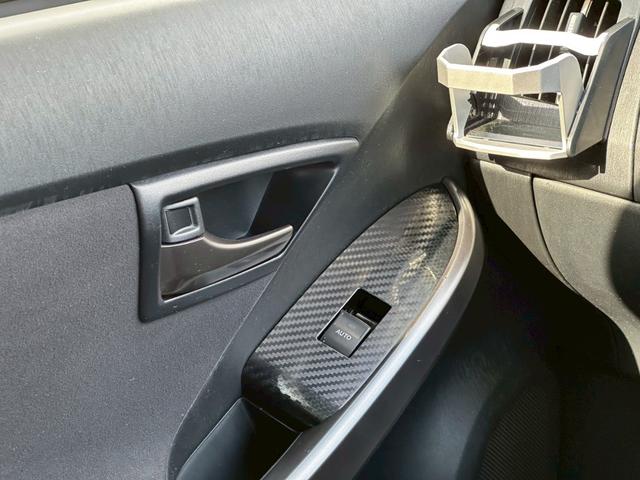 プリウス Ｓツーリングセレクション・Ｇ’ｓ　社外ナビ（ＡＭ／ＦＭ／ＨＤＭＩ／フルセグＴＶ／Ｂｌｕｅｔｏｏｔｈ）バックカメラ　オプション１８ｉｎｃＡＷ　盗難防止システム　キーレス　電動格納ミラー　ＨＩＤ　オートライト　オートエアコン（57枚目）