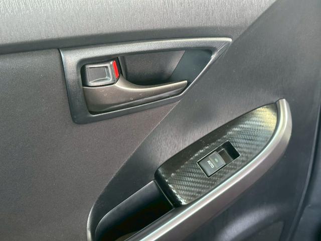 プリウス Ｓツーリングセレクション・Ｇ’ｓ　社外ナビ（ＡＭ／ＦＭ／ＨＤＭＩ／フルセグＴＶ／Ｂｌｕｅｔｏｏｔｈ）バックカメラ　オプション１８ｉｎｃＡＷ　盗難防止システム　キーレス　電動格納ミラー　ＨＩＤ　オートライト　オートエアコン（58枚目）