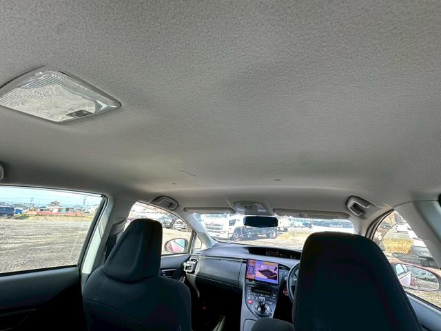 プリウス Ｓツーリングセレクション・Ｇ’ｓ　社外ナビ（ＡＭ／ＦＭ／ＨＤＭＩ／フルセグＴＶ／Ｂｌｕｅｔｏｏｔｈ）バックカメラ　オプション１８ｉｎｃＡＷ　盗難防止システム　キーレス　電動格納ミラー　ＨＩＤ　オートライト　オートエアコン（60枚目）