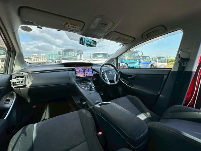 プリウス Ｓツーリングセレクション・Ｇ’ｓ　社外ナビ（ＡＭ／ＦＭ／ＨＤＭＩ／フルセグＴＶ／Ｂｌｕｅｔｏｏｔｈ）バックカメラ　オプション１８ｉｎｃＡＷ　盗難防止システム　キーレス　電動格納ミラー　ＨＩＤ　オートライト　オートエアコン（61枚目）