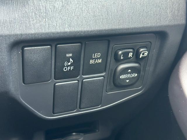 プリウス Ｓツーリングセレクション・Ｇ’ｓ　社外ナビ（ＡＭ／ＦＭ／ＨＤＭＩ／フルセグＴＶ／Ｂｌｕｅｔｏｏｔｈ）バックカメラ　オプション１８ｉｎｃＡＷ　盗難防止システム　キーレス　電動格納ミラー　ＨＩＤ　オートライト　オートエアコン（65枚目）