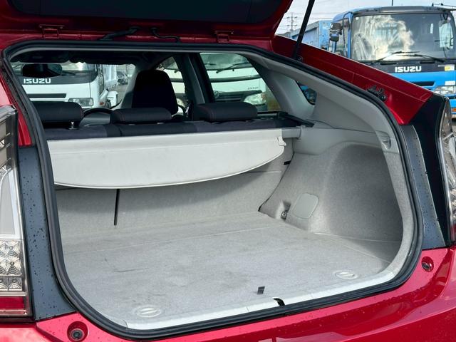プリウス Ｓツーリングセレクション・Ｇ’ｓ　社外ナビ（ＡＭ／ＦＭ／ＨＤＭＩ／フルセグＴＶ／Ｂｌｕｅｔｏｏｔｈ）バックカメラ　オプション１８ｉｎｃＡＷ　盗難防止システム　キーレス　電動格納ミラー　ＨＩＤ　オートライト　オートエアコン（70枚目）