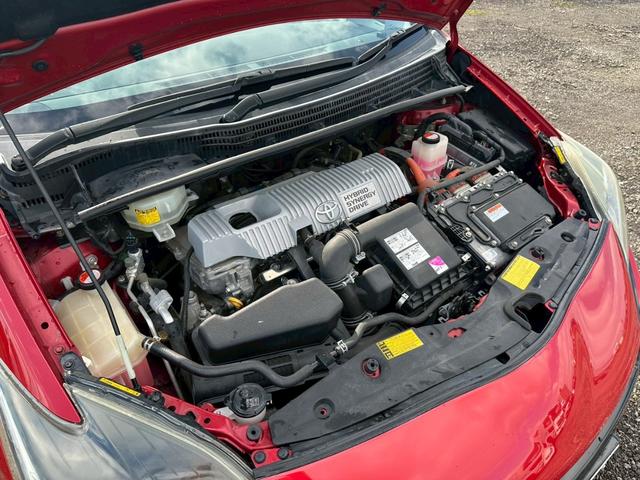 プリウス Ｓツーリングセレクション・Ｇ’ｓ　社外ナビ（ＡＭ／ＦＭ／ＨＤＭＩ／フルセグＴＶ／Ｂｌｕｅｔｏｏｔｈ）バックカメラ　オプション１８ｉｎｃＡＷ　盗難防止システム　キーレス　電動格納ミラー　ＨＩＤ　オートライト　オートエアコン（76枚目）