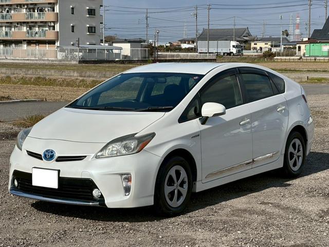 プリウス Ｓ　社外ナビ（ＡＭ／ＦＭ／ＣＤ／ＤＶＤ／フルセグＴＶ／ＡＵＸ／Ｂｌｕｅｔｏｏｔｈ）バックカメラ　盗難防止システム　キーレス　電動格納ミラー　ＨＩＤ　オートライト　オートエアコン（4枚目）