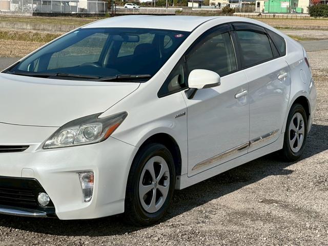 プリウス Ｓ　社外ナビ（ＡＭ／ＦＭ／ＣＤ／ＤＶＤ／フルセグＴＶ／ＡＵＸ／Ｂｌｕｅｔｏｏｔｈ）バックカメラ　盗難防止システム　キーレス　電動格納ミラー　ＨＩＤ　オートライト　オートエアコン（5枚目）