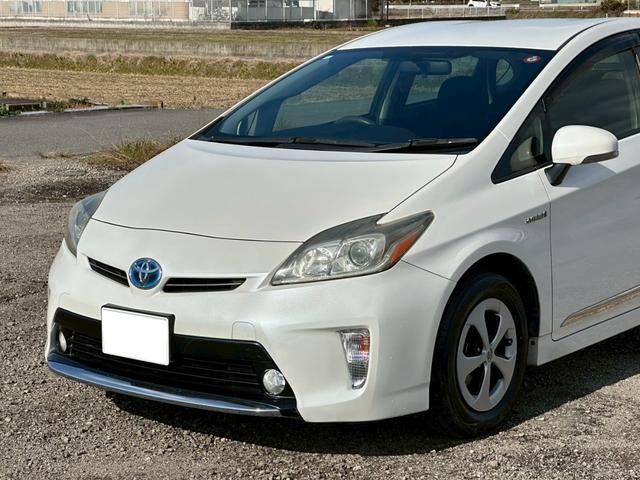 プリウス Ｓ　社外ナビ（ＡＭ／ＦＭ／ＣＤ／ＤＶＤ／フルセグＴＶ／ＡＵＸ／Ｂｌｕｅｔｏｏｔｈ）バックカメラ　盗難防止システム　キーレス　電動格納ミラー　ＨＩＤ　オートライト　オートエアコン（6枚目）