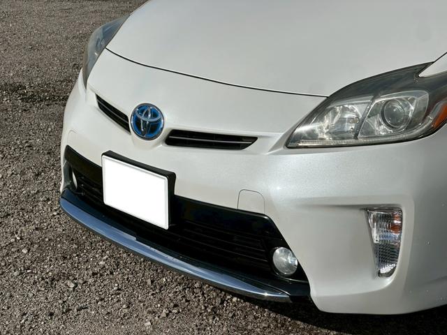 プリウス Ｓ　社外ナビ（ＡＭ／ＦＭ／ＣＤ／ＤＶＤ／フルセグＴＶ／ＡＵＸ／Ｂｌｕｅｔｏｏｔｈ）バックカメラ　盗難防止システム　キーレス　電動格納ミラー　ＨＩＤ　オートライト　オートエアコン（8枚目）