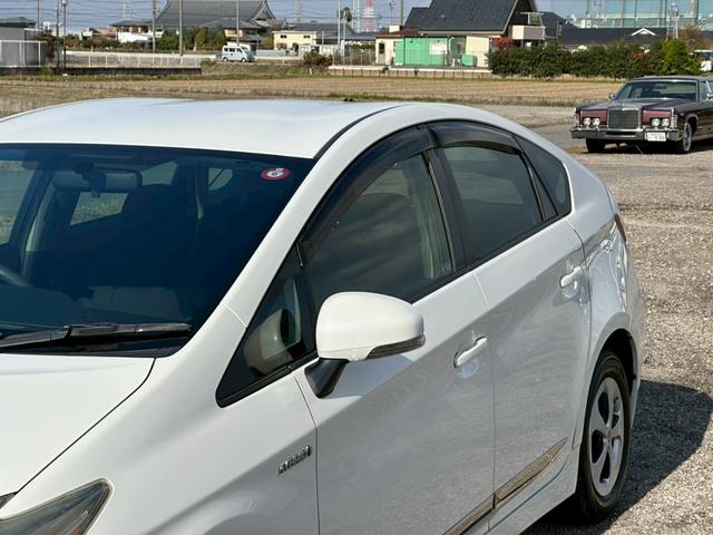 プリウス Ｓ　社外ナビ（ＡＭ／ＦＭ／ＣＤ／ＤＶＤ／フルセグＴＶ／ＡＵＸ／Ｂｌｕｅｔｏｏｔｈ）バックカメラ　盗難防止システム　キーレス　電動格納ミラー　ＨＩＤ　オートライト　オートエアコン（10枚目）