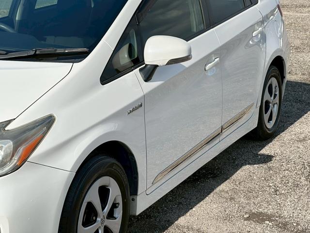 プリウス Ｓ　社外ナビ（ＡＭ／ＦＭ／ＣＤ／ＤＶＤ／フルセグＴＶ／ＡＵＸ／Ｂｌｕｅｔｏｏｔｈ）バックカメラ　盗難防止システム　キーレス　電動格納ミラー　ＨＩＤ　オートライト　オートエアコン（11枚目）