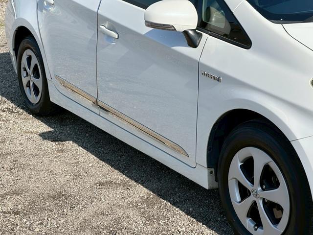 プリウス Ｓ　社外ナビ（ＡＭ／ＦＭ／ＣＤ／ＤＶＤ／フルセグＴＶ／ＡＵＸ／Ｂｌｕｅｔｏｏｔｈ）バックカメラ　盗難防止システム　キーレス　電動格納ミラー　ＨＩＤ　オートライト　オートエアコン（15枚目）