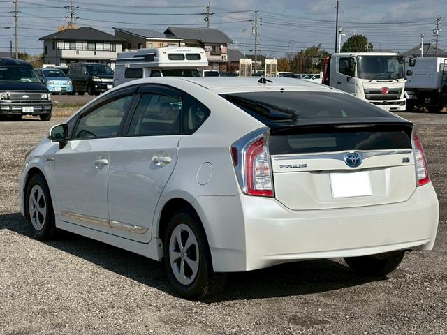 プリウス Ｓ　社外ナビ（ＡＭ／ＦＭ／ＣＤ／ＤＶＤ／フルセグＴＶ／ＡＵＸ／Ｂｌｕｅｔｏｏｔｈ）バックカメラ　盗難防止システム　キーレス　電動格納ミラー　ＨＩＤ　オートライト　オートエアコン（16枚目）