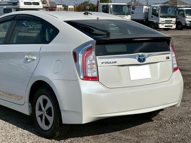 プリウス Ｓ　社外ナビ（ＡＭ／ＦＭ／ＣＤ／ＤＶＤ／フルセグＴＶ／ＡＵＸ／Ｂｌｕｅｔｏｏｔｈ）バックカメラ　盗難防止システム　キーレス　電動格納ミラー　ＨＩＤ　オートライト　オートエアコン（18枚目）