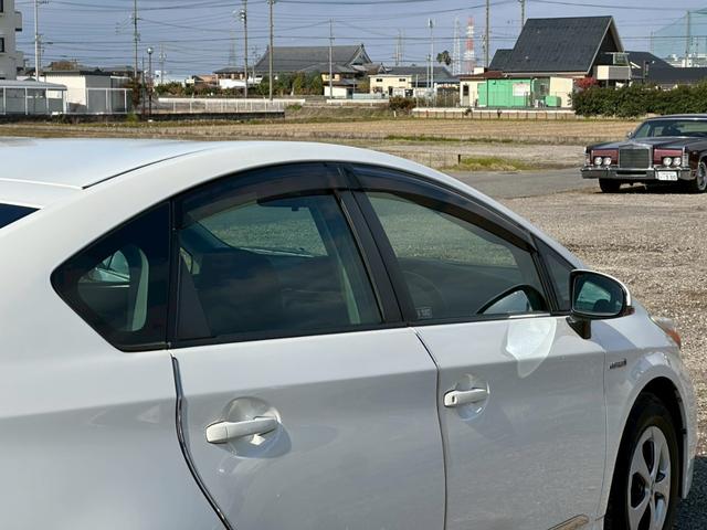 プリウス Ｓ　社外ナビ（ＡＭ／ＦＭ／ＣＤ／ＤＶＤ／フルセグＴＶ／ＡＵＸ／Ｂｌｕｅｔｏｏｔｈ）バックカメラ　盗難防止システム　キーレス　電動格納ミラー　ＨＩＤ　オートライト　オートエアコン（28枚目）