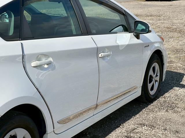 プリウス Ｓ　社外ナビ（ＡＭ／ＦＭ／ＣＤ／ＤＶＤ／フルセグＴＶ／ＡＵＸ／Ｂｌｕｅｔｏｏｔｈ）バックカメラ　盗難防止システム　キーレス　電動格納ミラー　ＨＩＤ　オートライト　オートエアコン（29枚目）