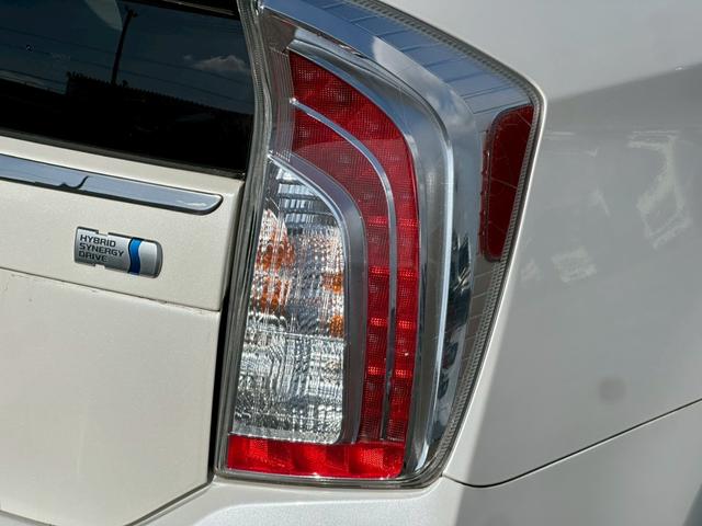 プリウス Ｓ　社外ナビ（ＡＭ／ＦＭ／ＣＤ／ＤＶＤ／フルセグＴＶ／ＡＵＸ／Ｂｌｕｅｔｏｏｔｈ）バックカメラ　盗難防止システム　キーレス　電動格納ミラー　ＨＩＤ　オートライト　オートエアコン（36枚目）