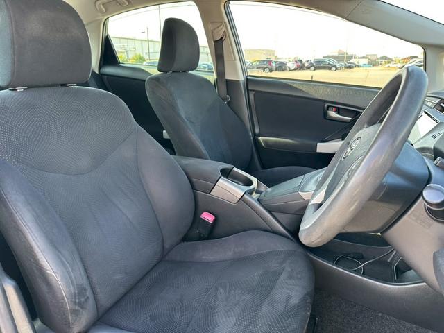 プリウス Ｓ　社外ナビ（ＡＭ／ＦＭ／ＣＤ／ＤＶＤ／フルセグＴＶ／ＡＵＸ／Ｂｌｕｅｔｏｏｔｈ）バックカメラ　盗難防止システム　キーレス　電動格納ミラー　ＨＩＤ　オートライト　オートエアコン（43枚目）