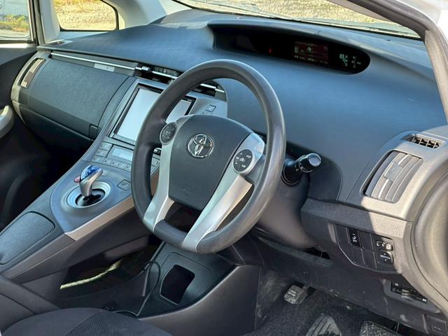 プリウス Ｓ　社外ナビ（ＡＭ／ＦＭ／ＣＤ／ＤＶＤ／フルセグＴＶ／ＡＵＸ／Ｂｌｕｅｔｏｏｔｈ）バックカメラ　盗難防止システム　キーレス　電動格納ミラー　ＨＩＤ　オートライト　オートエアコン（49枚目）