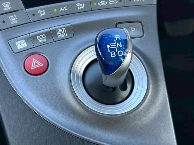 プリウス Ｓ　社外ナビ（ＡＭ／ＦＭ／ＣＤ／ＤＶＤ／フルセグＴＶ／ＡＵＸ／Ｂｌｕｅｔｏｏｔｈ）バックカメラ　盗難防止システム　キーレス　電動格納ミラー　ＨＩＤ　オートライト　オートエアコン（55枚目）