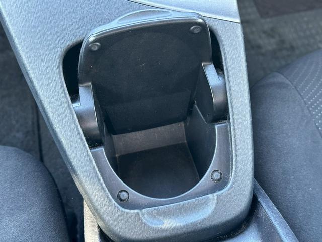 プリウス Ｓ　社外ナビ（ＡＭ／ＦＭ／ＣＤ／ＤＶＤ／フルセグＴＶ／ＡＵＸ／Ｂｌｕｅｔｏｏｔｈ）バックカメラ　盗難防止システム　キーレス　電動格納ミラー　ＨＩＤ　オートライト　オートエアコン（59枚目）