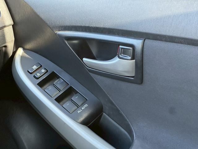 プリウス Ｓ　社外ナビ（ＡＭ／ＦＭ／ＣＤ／ＤＶＤ／フルセグＴＶ／ＡＵＸ／Ｂｌｕｅｔｏｏｔｈ）バックカメラ　盗難防止システム　キーレス　電動格納ミラー　ＨＩＤ　オートライト　オートエアコン（63枚目）