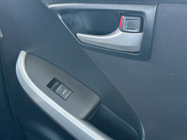 プリウス Ｓ　社外ナビ（ＡＭ／ＦＭ／ＣＤ／ＤＶＤ／フルセグＴＶ／ＡＵＸ／Ｂｌｕｅｔｏｏｔｈ）バックカメラ　盗難防止システム　キーレス　電動格納ミラー　ＨＩＤ　オートライト　オートエアコン（66枚目）