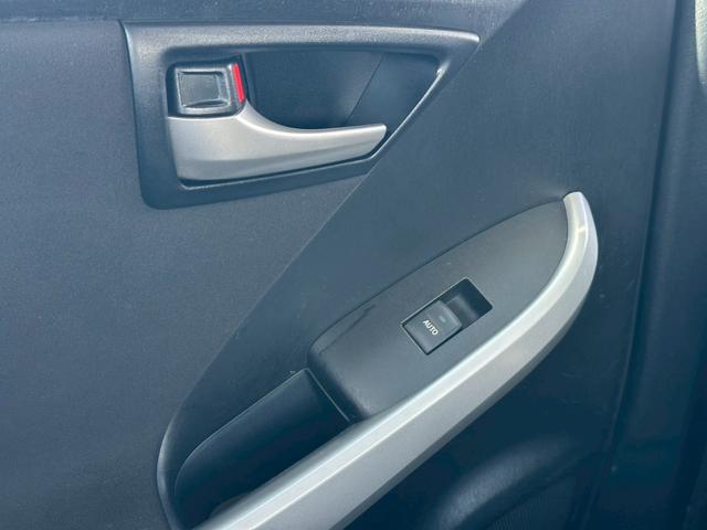 プリウス Ｓ　社外ナビ（ＡＭ／ＦＭ／ＣＤ／ＤＶＤ／フルセグＴＶ／ＡＵＸ／Ｂｌｕｅｔｏｏｔｈ）バックカメラ　盗難防止システム　キーレス　電動格納ミラー　ＨＩＤ　オートライト　オートエアコン（67枚目）