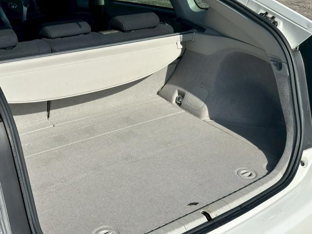 プリウス Ｓ　社外ナビ（ＡＭ／ＦＭ／ＣＤ／ＤＶＤ／フルセグＴＶ／ＡＵＸ／Ｂｌｕｅｔｏｏｔｈ）バックカメラ　盗難防止システム　キーレス　電動格納ミラー　ＨＩＤ　オートライト　オートエアコン（70枚目）