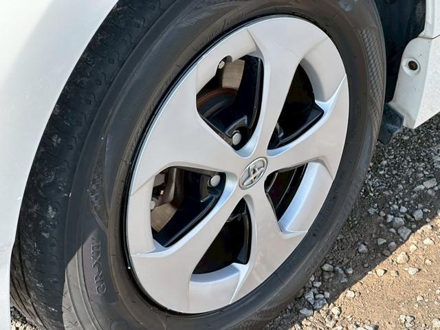 プリウス Ｓ　社外ナビ（ＡＭ／ＦＭ／ＣＤ／ＤＶＤ／フルセグＴＶ／ＡＵＸ／Ｂｌｕｅｔｏｏｔｈ）バックカメラ　盗難防止システム　キーレス　電動格納ミラー　ＨＩＤ　オートライト　オートエアコン（74枚目）