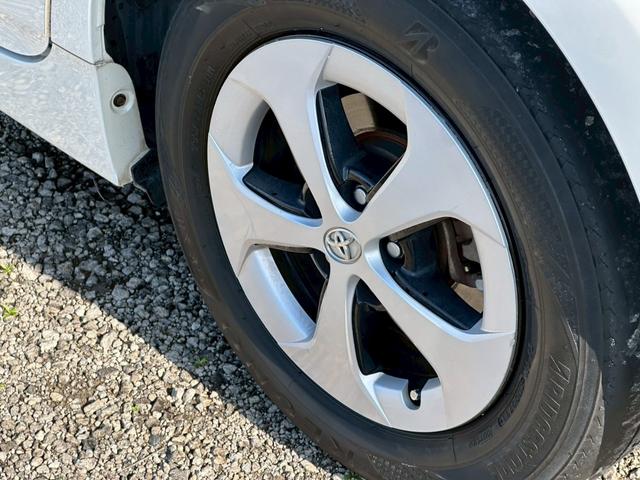 プリウス Ｓ　社外ナビ（ＡＭ／ＦＭ／ＣＤ／ＤＶＤ／フルセグＴＶ／ＡＵＸ／Ｂｌｕｅｔｏｏｔｈ）バックカメラ　盗難防止システム　キーレス　電動格納ミラー　ＨＩＤ　オートライト　オートエアコン（75枚目）