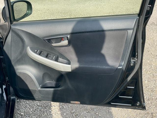 プリウス Sツーリングセレクション バックカメラ リア三面スモークフィルム施工済み ETC 純正ナビ(ラジオ/CD/DVD/フルセグTV/Bluetooth)純正17インチAW 盗難防止システム キーレス LEDヘッド オートライト(64枚目)