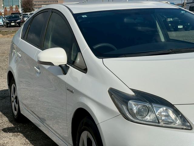 プリウス S 純正ナビ(AM/FM/CD/DVD/フルセグTV(走行時視聴可能)/Bluetooth/HDMI対応/USB/ipod再生対応)純正15インチAW バックカメラ ETC 盗難防止システム オートライト(3枚目)