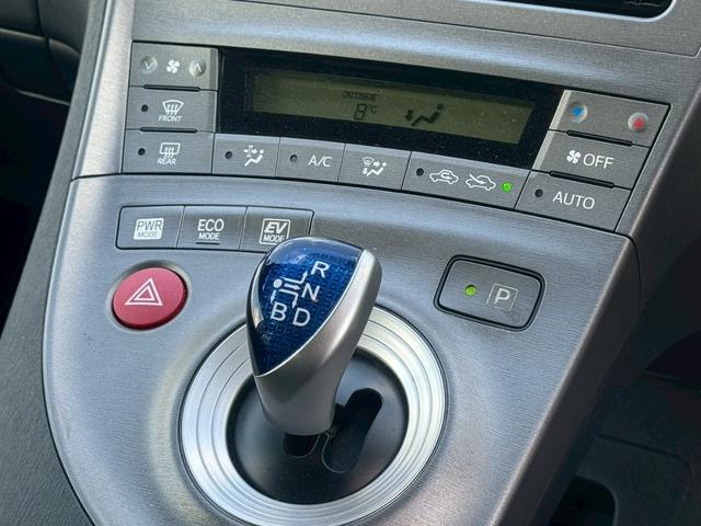 プリウス S 純正ナビ(AM/FM/CD/DVD/フルセグTV(走行時視聴可能)/Bluetooth/HDMI対応/USB/ipod再生対応)純正15インチAW バックカメラ ETC 盗難防止システム オートライト(52枚目)