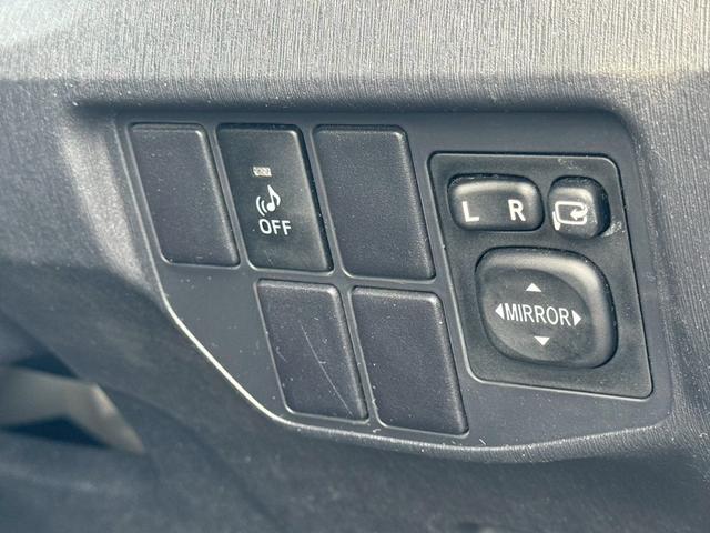 プリウス S 純正ナビ(AM/FM/CD/DVD/フルセグTV(走行時視聴可能)/Bluetooth/HDMI対応/USB/ipod再生対応)純正15インチAW バックカメラ ETC 盗難防止システム オートライト(70枚目)