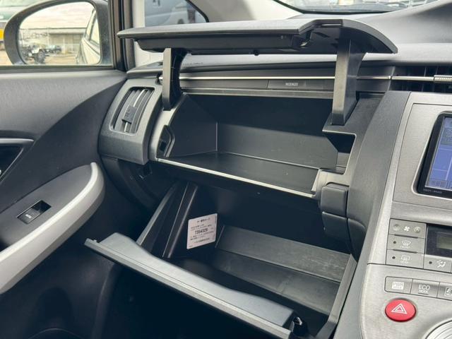 �O���[�u�{�b�N�X���Q�i�ő�e�ʁI�I���ނƑ��̕��𕪂��Ă��܂���̂ŃX�b�L���Ǝ��[�\�I�I