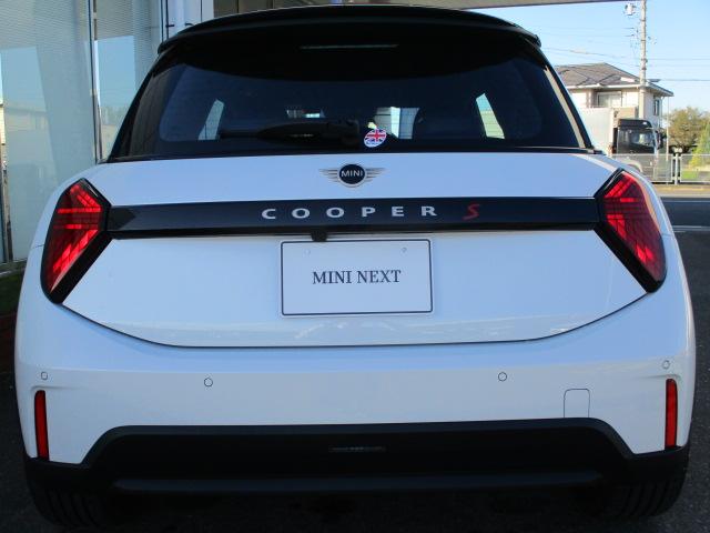 MINI クーパーS フェイバリット・トリム 18AW ACC 全方位カメラ HUDデモカー禁煙 フェイバードトリム アダプティブLEDヘッドライト シートヒーター ステアリングヒーター アップルカープレイ ワイヤレスチャージ(8枚目)