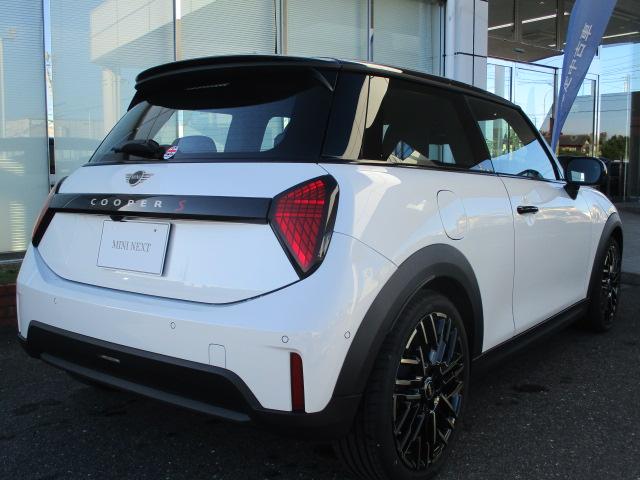 MINI クーパーS フェイバリット・トリム 18AW ACC 全方位カメラ HUDデモカー禁煙 フェイバードトリム アダプティブLEDヘッドライト シートヒーター ステアリングヒーター アップルカープレイ ワイヤレスチャージ(9枚目)