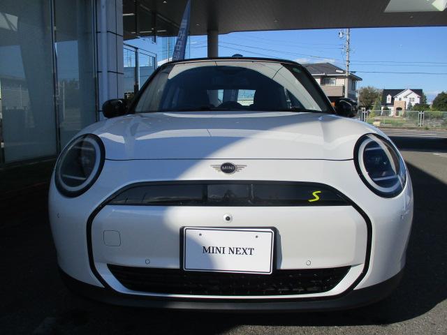 MINI クーパーE クラシック・トリム 17AW ACC全方位カメラ HUD デモカー禁煙 クラッシックトリム アダプティブLEDヘッドライト オートハイビーム シートヒーター ステアリングヒーター アップルカープレイ ワイヤレスチャージ(4枚目)