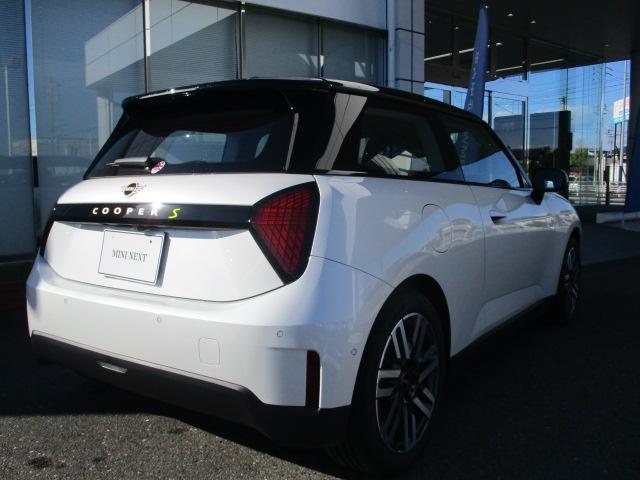 MINI クーパーE クラシック・トリム 17AW ACC全方位カメラ HUD デモカー禁煙 クラッシックトリム アダプティブLEDヘッドライト オートハイビーム シートヒーター ステアリングヒーター アップルカープレイ ワイヤレスチャージ(9枚目)