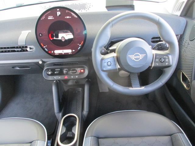 MINI クーパーE クラシック・トリム 17AW ACC全方位カメラ HUD デモカー禁煙 クラッシックトリム アダプティブLEDヘッドライト オートハイビーム シートヒーター ステアリングヒーター アップルカープレイ ワイヤレスチャージ(14枚目)