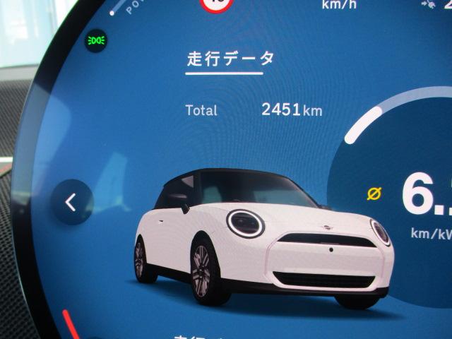 MINI クーパーE クラシック・トリム 17AW ACC全方位カメラ HUD デモカー禁煙 クラッシックトリム アダプティブLEDヘッドライト オートハイビーム シートヒーター ステアリングヒーター アップルカープレイ ワイヤレスチャージ(18枚目)