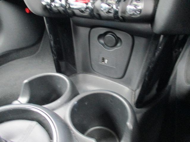 MINI クーパーD クラシック・トリム 16AW ACCシートヒーターRカメラ1オナ禁煙 LEDヘッドライト アップルカープレイ(27枚目)