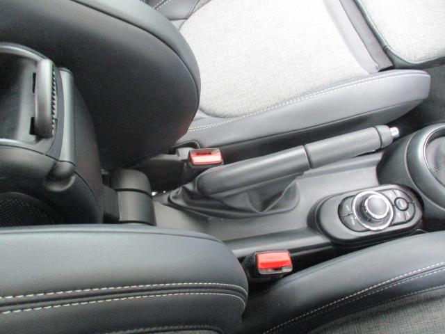 MINI クーパーD クラシック・トリム 16AW ACCシートヒーターRカメラ1オナ禁煙 LEDヘッドライト アップルカープレイ(29枚目)
