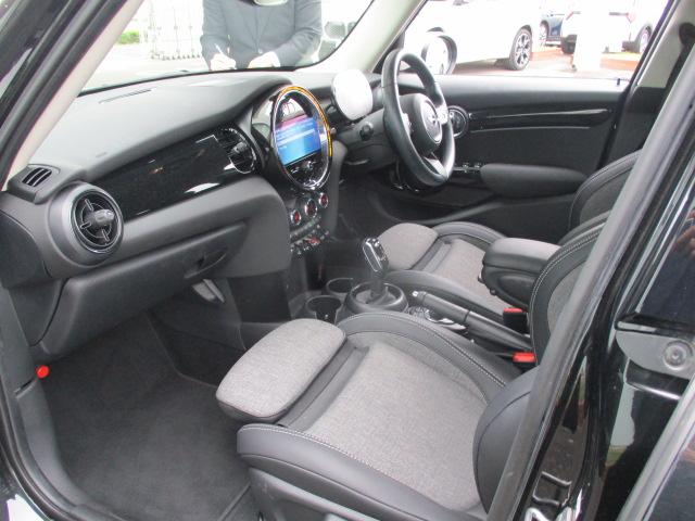 MINI クーパーD クラシック・トリム 16AW ACCシートヒーターRカメラ1オナ禁煙 LEDヘッドライト アップルカープレイ(32枚目)